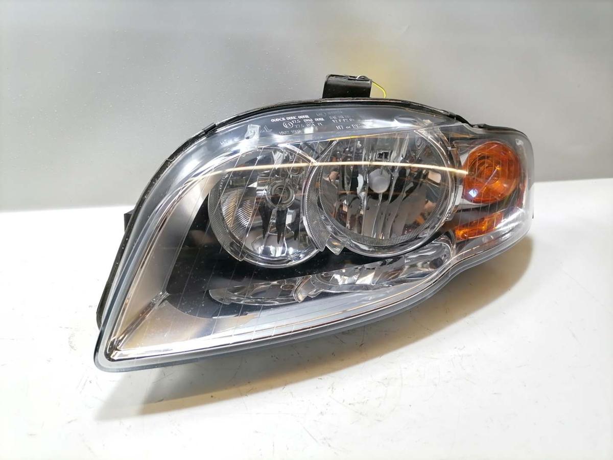 Audi A4 8E B7 original Scheinwerfer vorn links Halogen Bj.2005